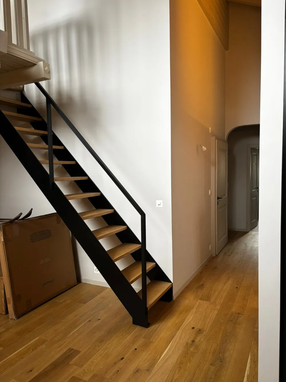 Escalier chêne et acier Thermo laqué – photo 1