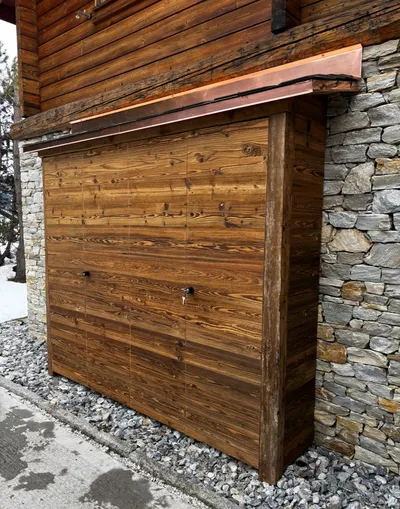 Armoire pour ski en vieux bois
