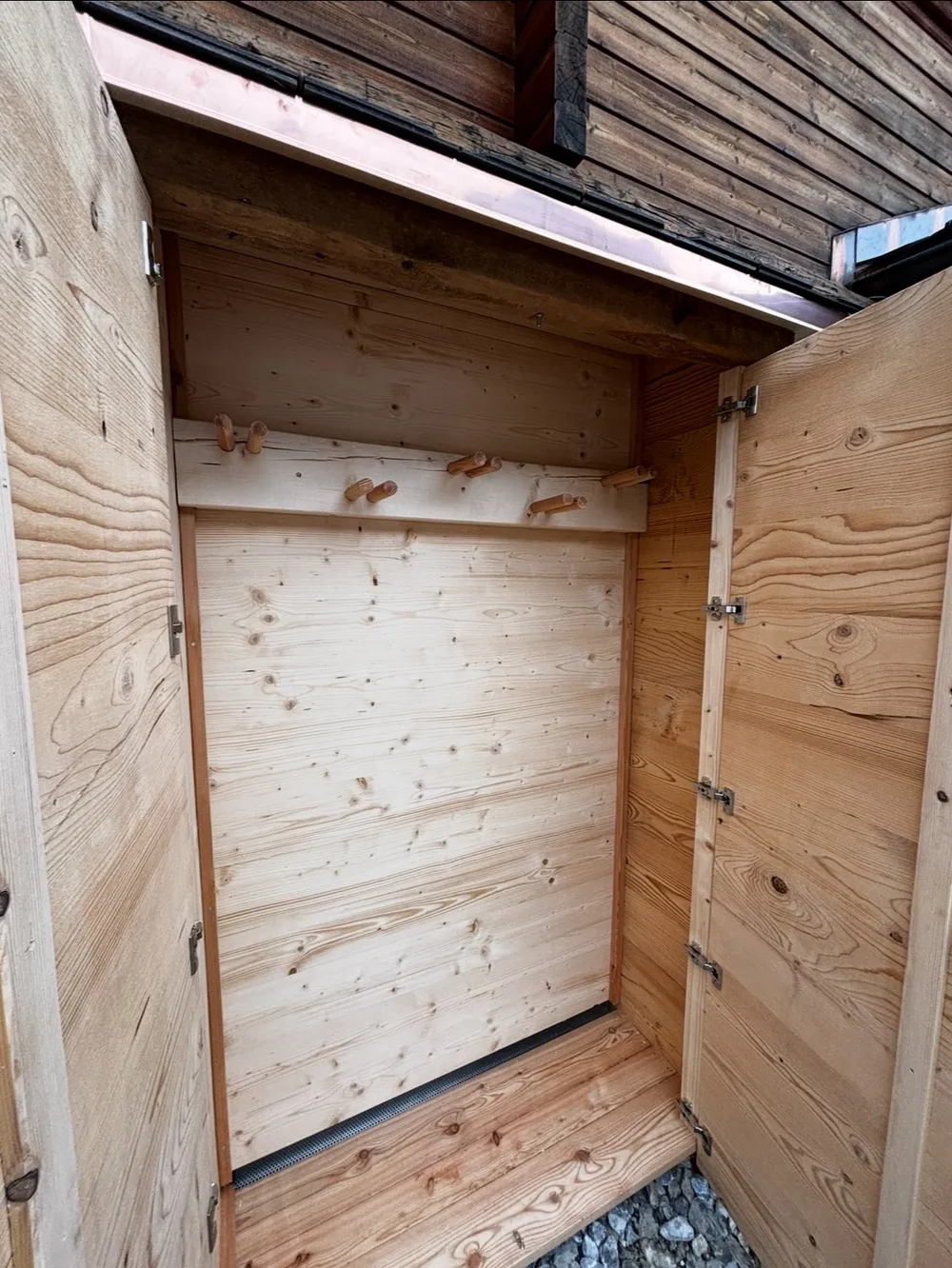 Armoire pour ski en vieux bois – photo 2