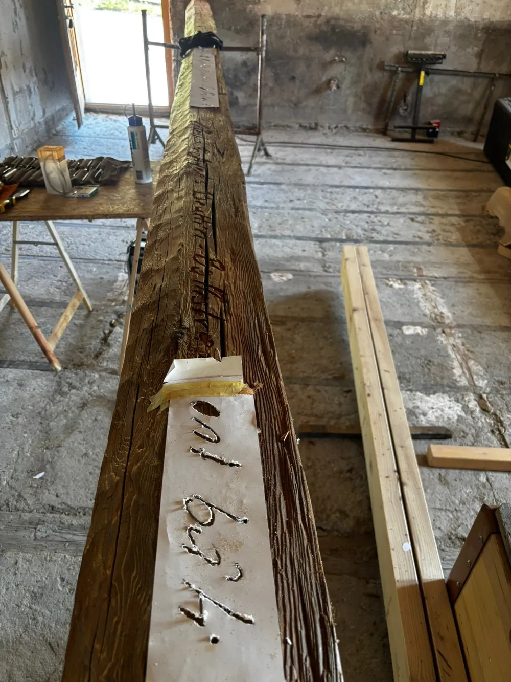 Gravure sur poutre en mélèze – photo 2