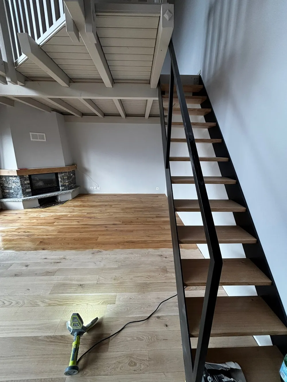 Escalier chêne et acier Thermo laqué – photo 2