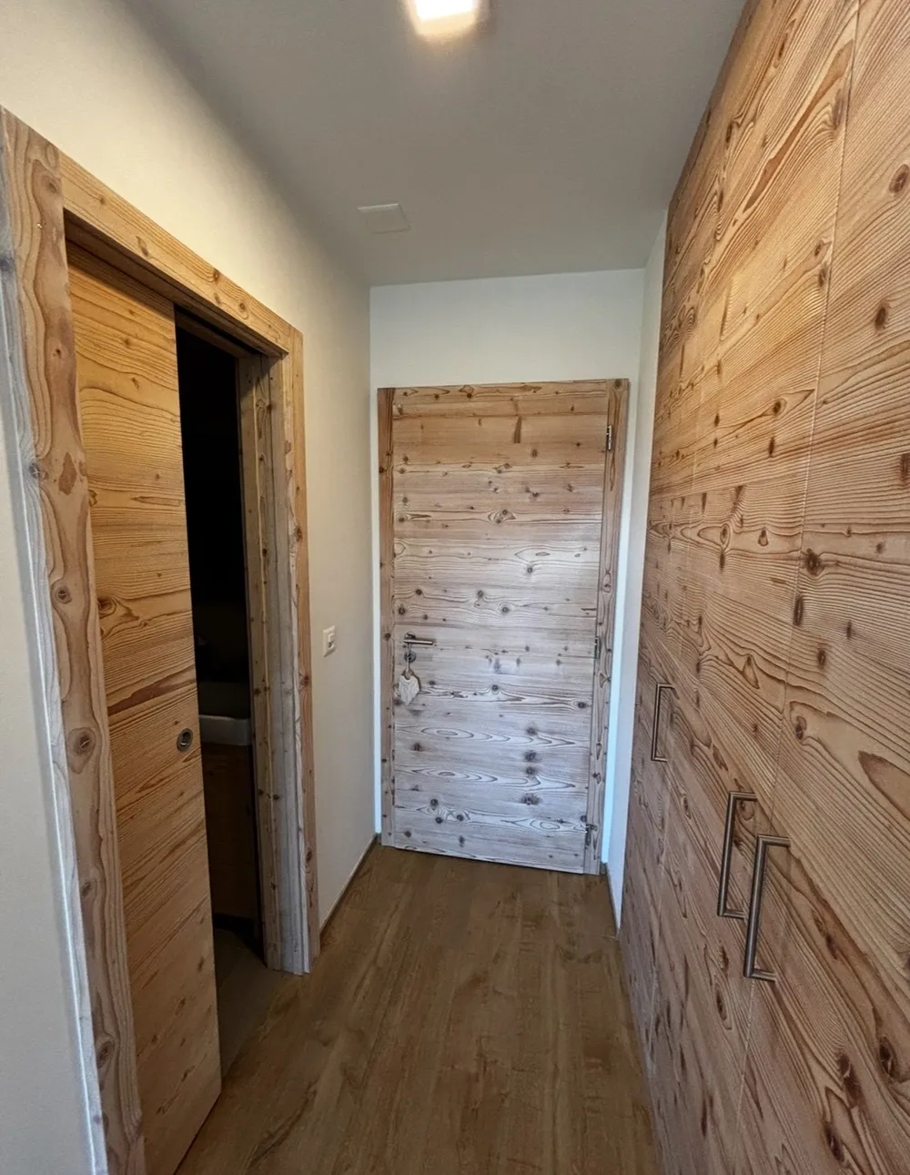 Porte de communication et armoire – photo 4
